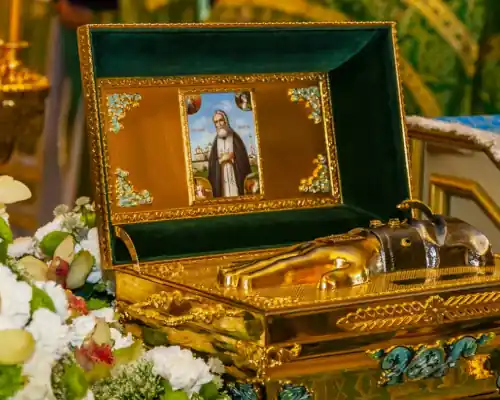 Мощи Серафима Саровского