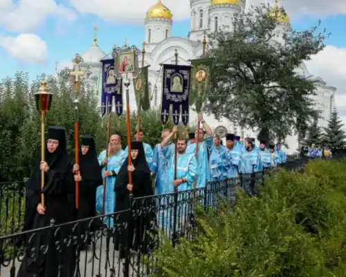 Где находится канавка